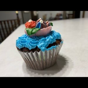 Meet your Posher, Laura